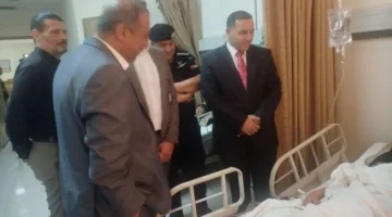 محافظ الزرقاء يتابع حالة الطفلين المتأثرين بشظايا جسم غريب في الأزرق.. إليكم التفاصيل (صور)