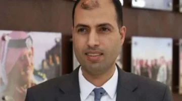 أبو صليح يتسلم درجة الدكتوراه