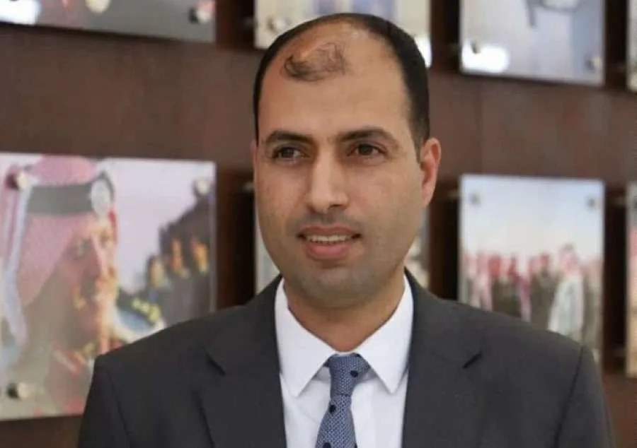 أبو صليح يتسلم درجة الدكتوراه أبو صليح يتسلم درجة الدكتوراه