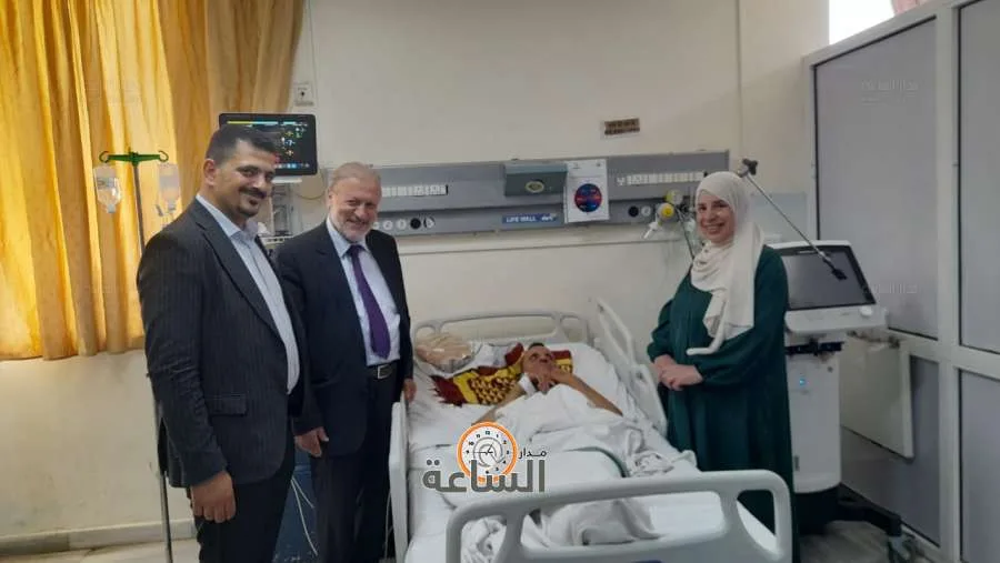 رئيس بلدية إربد يزور سائقًا أصيب في حادث (صور) رئيس بلدية إربد يزور سائقًا أصيب في حادث (صور)