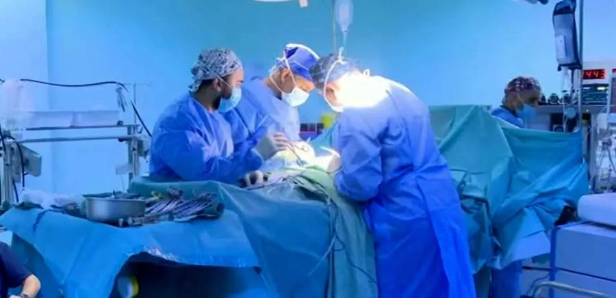 إجراء متميز ونادر في جراحة الأوعية الدموية بمستشفى الحسين السلط الجديد