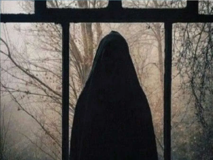 لا يسمح للأمّ الحاضنة بفصل ابنتها عن أجدادها. لا يسمح للأمّ الحاضنة بفصل ابنتها عن أجدادها.