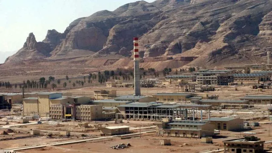 إيران تكشف عن استهداف مفاعل أصفهان النووي جراء غارة من إسرائيل إيران تكشف عن استهداف مفاعل أصفهان النووي جراء غارة من إسرائيل
