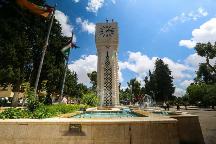 الحيصة تُبرز: الجامعة الأردنية تتصَدّر فخر الجامعات وتحتل المركز (324) في التصنيف العالمي (QS) الحيصة تُبرز: الجامعة الأردنية تتصَدّر فخر الجامعات وتحتل المركز (324) في التصنيف العالمي (QS)