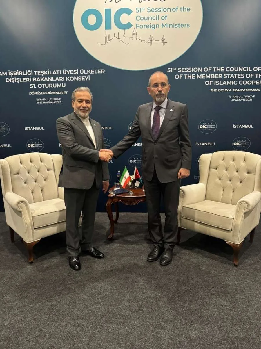 الصفدي يجتمع مع وزير الخارجية الإيراني في إسطنبول (صور) الصفدي يجتمع مع وزير الخارجية الإيراني في إسطنبول (صور)