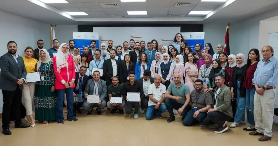 كلية الإعلام في جامعة الزرقاء تُشارك في أنشطة أكاديمية المعرفة الإعلامية والمعلوماتية لعام 2025 كلية الإعلام في جامعة الزرقاء تُشارك في أنشطة أكاديمية المعرفة الإعلامية والمعلوماتية لعام 2025