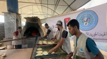 الحملة الأردنية تقوم بتوزيع الخبز في مناطق خان يونس