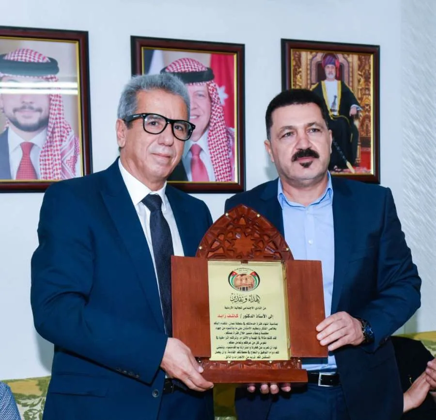 نادي الجالية الأردنية يحتفي بالدكتور زيد كاشف في أمسية تكريم بمسقط (صور) نادي الجالية الأردنية يحتفي بالدكتور زيد كاشف في أمسية تكريم بمسقط (صور)
