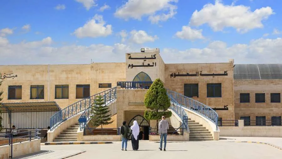 كلية العلوم بجامعة الزرقاء تستعرض مجموعة من رسائل الماجستير في مجال الرياضيات كلية العلوم بجامعة الزرقاء تستعرض مجموعة من رسائل الماجستير في مجال الرياضيات