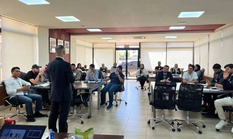 بدء دورة القيادة الفعّالة في برنامج نشامى – الفوج الثالث في بيت شباب عمان (صور) بدء دورة القيادة الفعّالة في برنامج نشامى – الفوج الثالث في بيت شباب عمان (صور)