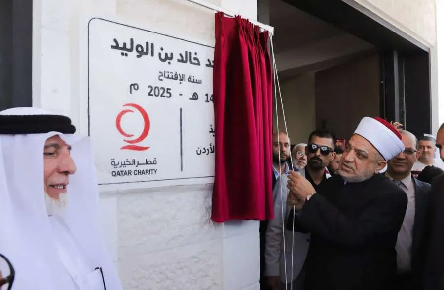 افتتاح مسجد خالد بن الوليد في المزار الجنوبي بتمويل قطري ويستوعب 800 مصلٍ (صور) افتتاح مسجد خالد بن الوليد في المزار الجنوبي بتمويل قطري ويستوعب 800 مصلٍ (صور)