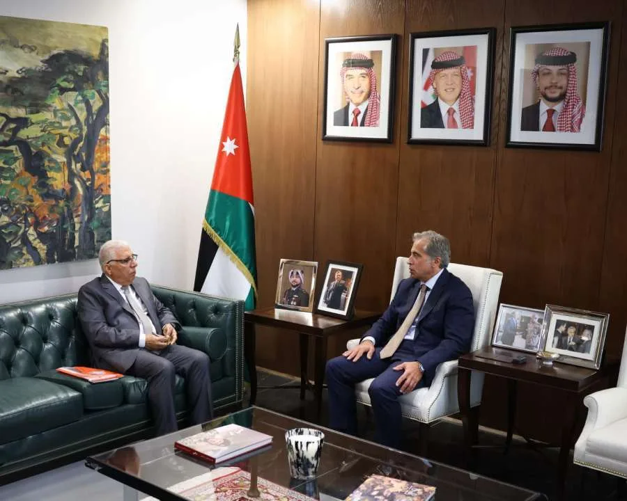 تحليل لنتائج اجتماع رئيس الوزراء مع رؤساء مجلسي إدارة التلفزيون و(بترا) تحليل لنتائج اجتماع رئيس الوزراء مع رؤساء مجلسي إدارة التلفزيون و(بترا)