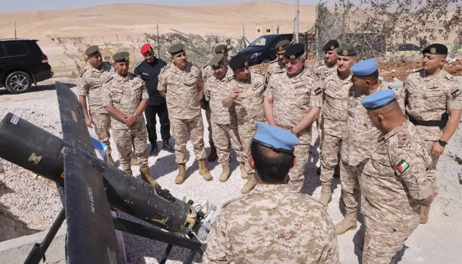 اللواء الحنيطي يزور عدة أسراب طائرات في قاعدة السلطي ويطلع على تقرير بشأن التعامل مع الذخائر غير المتفجرة والمتفجرات (صور) | عاجل