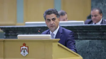 الخصاونة يطلب من وزارة الخارجية معالجة قضية صعوبة حصول المغتربين على تأشيرات العبور إلى السعودية