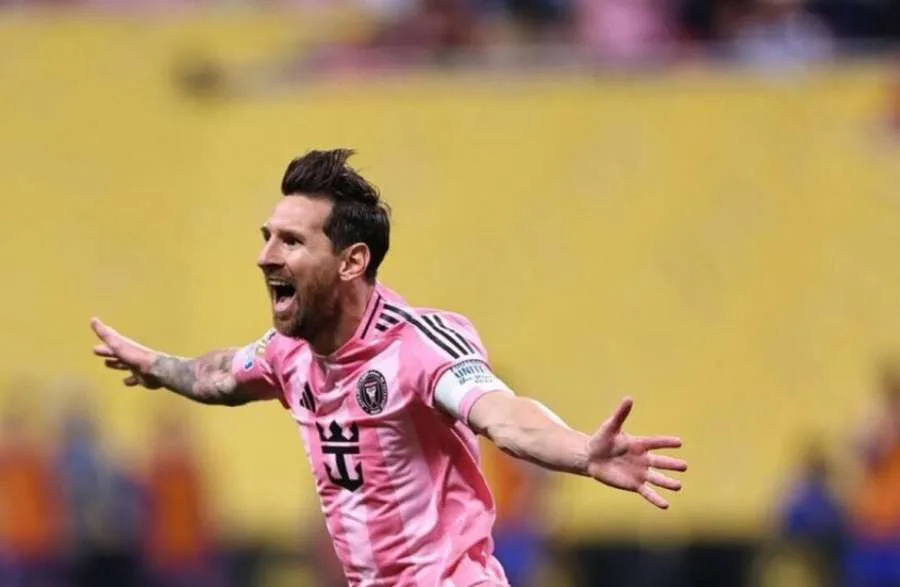 الأهلي السعودي يوافق على مطالب ميسي للانضمام إلى فريقه الأهلي السعودي يوافق على مطالب ميسي للانضمام إلى فريقه