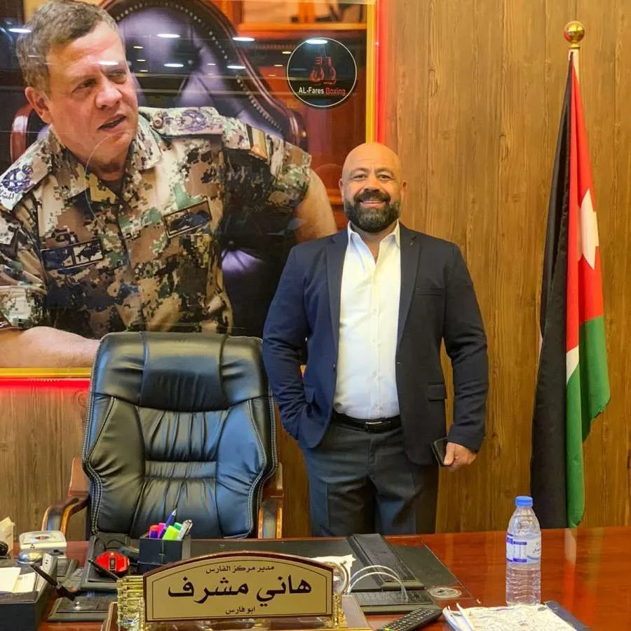 البطل الملاكم الكابتن هاني مشرف يهنئ سمو الأمير الحسين بعيد ميلاده البطل الملاكم الكابتن هاني مشرف يهنئ سمو الأمير الحسين بعيد ميلاده