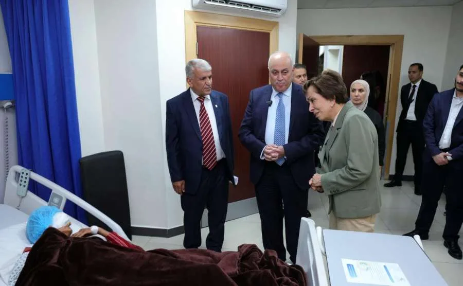 الأميرة بسمة بنت طلال تتابع حالة المرضى في مستشفيي الشرق الأوسط للعيون ومركز الرشيد. الأميرة بسمة بنت طلال تتابع حالة المرضى في مستشفيي الشرق الأوسط للعيون ومركز الرشيد.