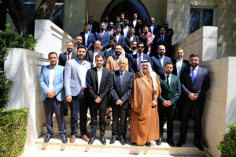 العيسوي يجتمع مع أبناء عشيرة الشلبي وشباب العمايرة (صور) العيسوي يجتمع مع أبناء عشيرة الشلبي وشباب العمايرة (صور)
