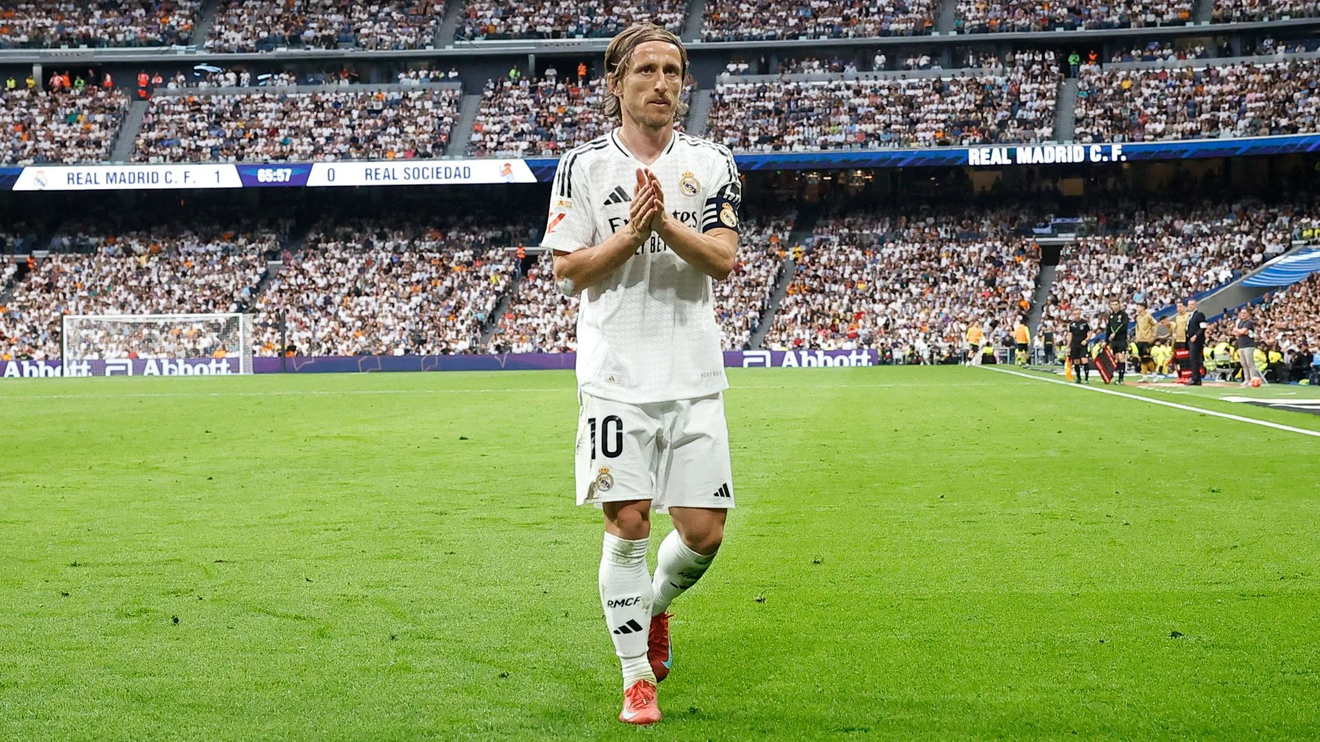 مودريتش يؤخر انتقاله إلى ميلان بفضل ريال مدريد مودريتش يؤخر انتقاله إلى ميلان بفضل ريال مدريد
