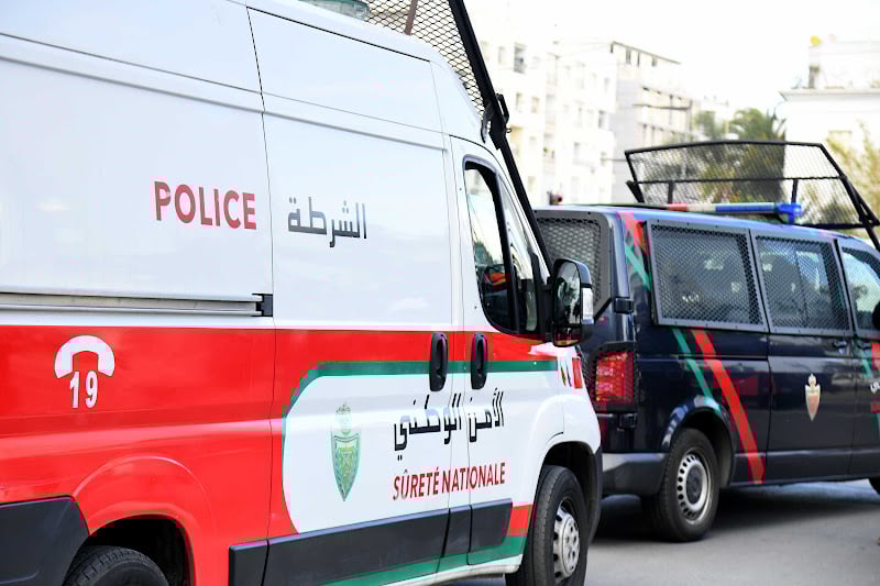 عناوين الأخبار: اعتقال شقيقين بتهمة الاعتداء على شخص وت damage سيارة. عناوين الأخبار: اعتقال شقيقين بتهمة الاعتداء على شخص وت damage سيارة.