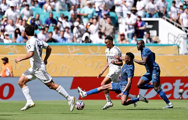 المهاجم الشاب من ريال مدريد يجذب اهتمام أندية الدوري الإنجليزي الممتاز المهاجم الشاب من ريال مدريد يجذب اهتمام أندية الدوري الإنجليزي الممتاز