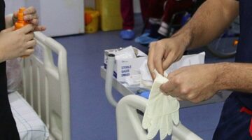 الصحة والنزاهة في جلسة واحدة: ورشة تناقش التوريد والممارسات الطبية