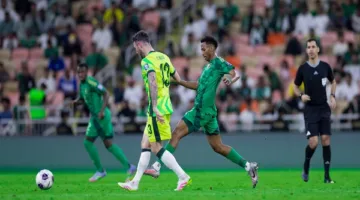 السعودية تتعرض للهزيمة أمام أستراليا وتنتقل إلى المرحلة الفاصلة في تصفيات كأس العالم الآسيوية.