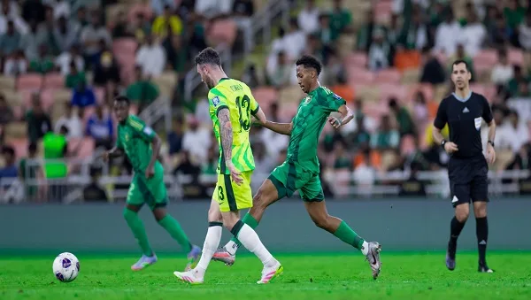 السعودية تتعرض للهزيمة أمام أستراليا وتنتقل إلى المرحلة الفاصلة في تصفيات كأس العالم الآسيوية. السعودية تتعرض للهزيمة أمام أستراليا وتنتقل إلى المرحلة الفاصلة في تصفيات كأس العالم الآسيوية.