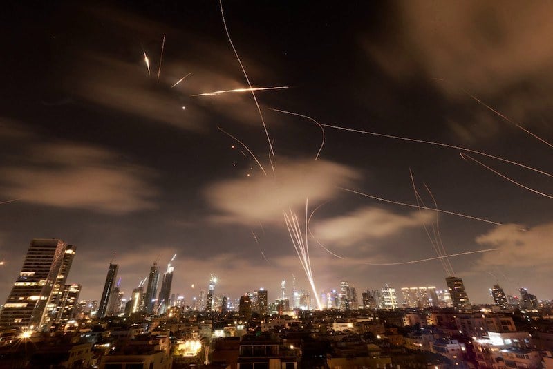 انفجارات هائلة في القدس وتل أبيب انفجارات هائلة في القدس وتل أبيب