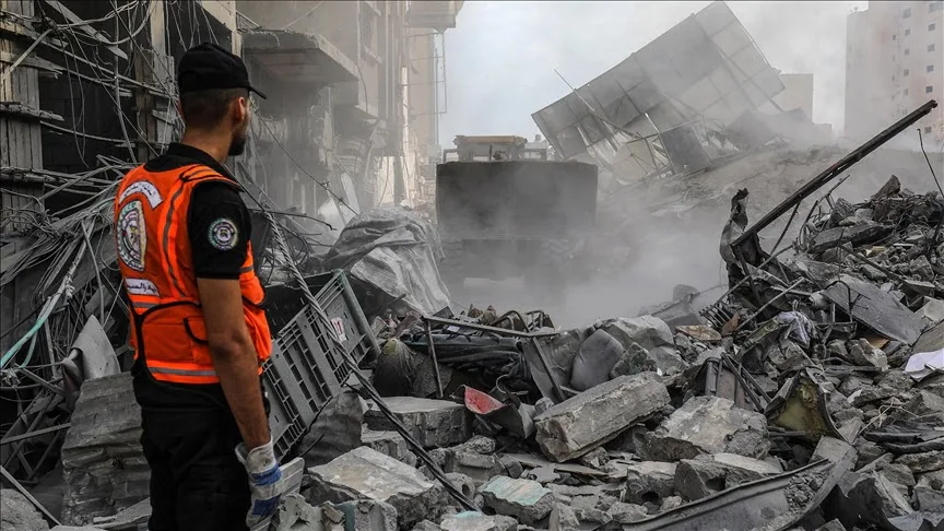 الدفاع المدني في غزة يعلن عن مقتل 31 فلسطينياً برصاص الاحتلال بالقرب من مركز إغاثة. الدفاع المدني في غزة يعلن عن مقتل 31 فلسطينياً برصاص الاحتلال بالقرب من مركز إغاثة.