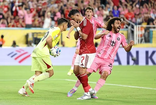 طاقم تحكيم تشيلي يقود مباراة إنتر ميامي وبورتو في كأس العالم للأندية طاقم تحكيم تشيلي يقود مباراة إنتر ميامي وبورتو في كأس العالم للأندية