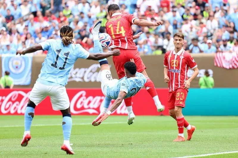 الوداد البيضاوي يبدأ مشواره في كأس العالم للأندية بهزيمة أمام مانشستر سيتي الوداد البيضاوي يبدأ مشواره في كأس العالم للأندية بهزيمة أمام مانشستر سيتي