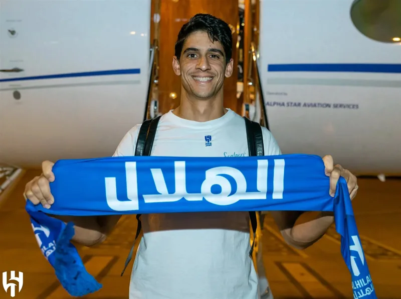 بونو يقود الهلال السعودي للتعادل في اللحظات الأخيرة أمام ريال مدريد ويتصدى لركلة جزاء في نهاية اللقاء. بونو يقود الهلال السعودي للتعادل في اللحظات الأخيرة أمام ريال مدريد ويتصدى لركلة جزاء في نهاية اللقاء.