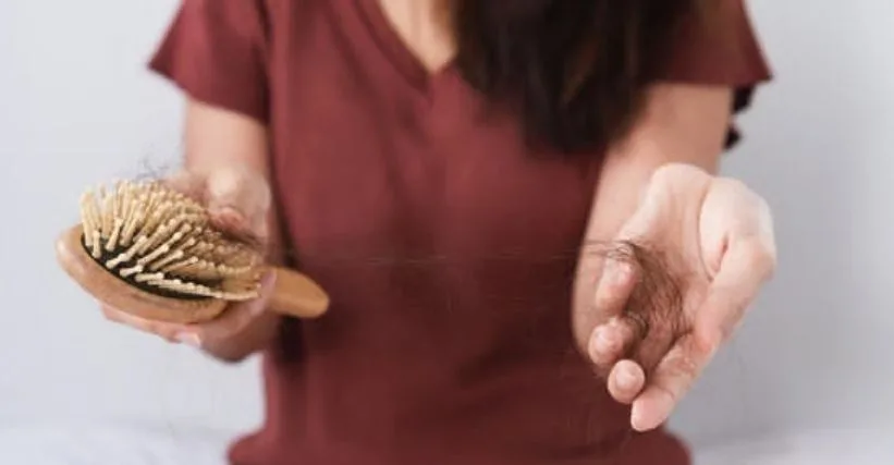لماذا تُعتبر مستحضرات التجميل غير فعالة في معالجة تساقط الشعر؟ إليك التفسير العلمي. لماذا تُعتبر مستحضرات التجميل غير فعالة في معالجة تساقط الشعر؟ إليك التفسير العلمي.