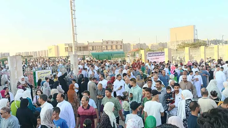 آلاف المصلين يحتفلون بعيد الأضحى في ساحة نادي المنيا الجديدة (فيديو وصور) آلاف المصلين يحتفلون بعيد الأضحى في ساحة نادي المنيا الجديدة (فيديو وصور)