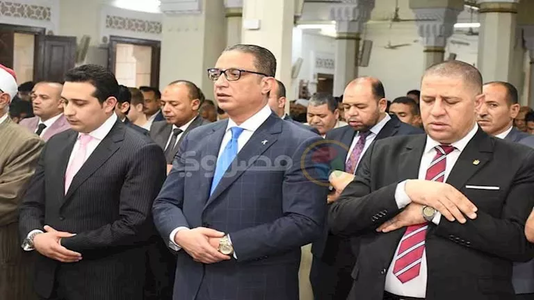 آلاف المصلين يشاركون في صلاة العيد بساحة مسجد ناصر الكبير في الفيوم (صور) آلاف المصلين يشاركون في صلاة العيد بساحة مسجد ناصر الكبير في الفيوم (صور)