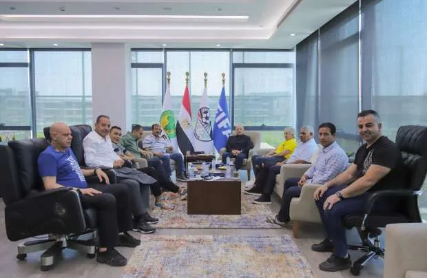 أبوريدة يناقش خطة المنتخب الوطني لكأس العرب مع الطاقم الفني أبوريدة يناقش خطة المنتخب الوطني لكأس العرب مع الطاقم الفني