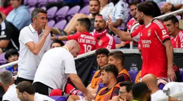 “أتصرف بثقة وراحة ضمير” – مدرب بنفيكا يفسر سبب خلافه مع كوكتشو أثناء مباراة أوكلاند