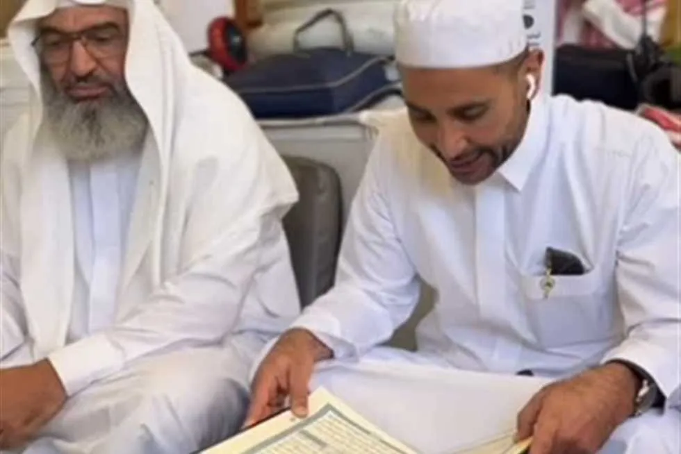 أحمد سعد يتلو آيات القرآن في المسجد النبوي: «تعليم القرآن تجربة مغايرة» أحمد سعد يتلو آيات القرآن في المسجد النبوي: «تعليم القرآن تجربة مغايرة»