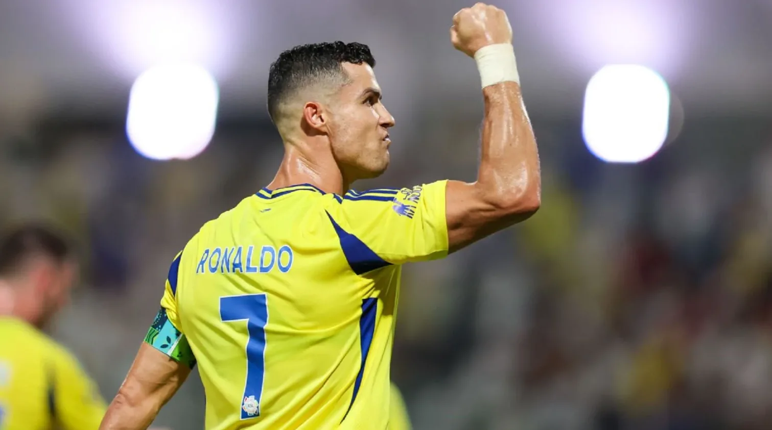 أخبار جديدة حول تجديد عقد رونالدو مع النصر