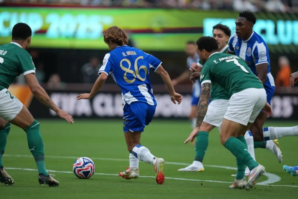 أرضية “ميتلايف” تثير قلق بالميراس قبل مواجهة الأهلي في كأس العالم للأندية أرضية “ميتلايف” تثير قلق بالميراس قبل مواجهة الأهلي في كأس العالم للأندية