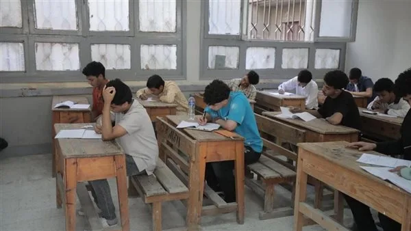 “أسئلة واضحة وأجواء مريحة”.. طلاب الدقهلية: امتحان اللغة الإنجليزية كان سهلاً “أسئلة واضحة وأجواء مريحة”.. طلاب الدقهلية: امتحان اللغة الإنجليزية كان سهلاً