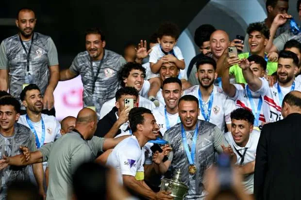 أسامة فيصل وعمرو ناصر يتصدران اهتمامات الزمالك خلال سوق الانتقالات الصيفية. أسامة فيصل وعمرو ناصر يتصدران اهتمامات الزمالك خلال سوق الانتقالات الصيفية.