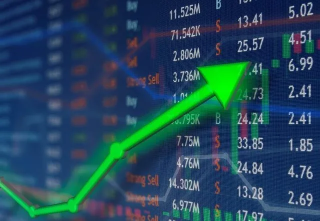 أسعار الأسهم الأكثر صعودًا وهبوطًا في تداولات يوم الأحد