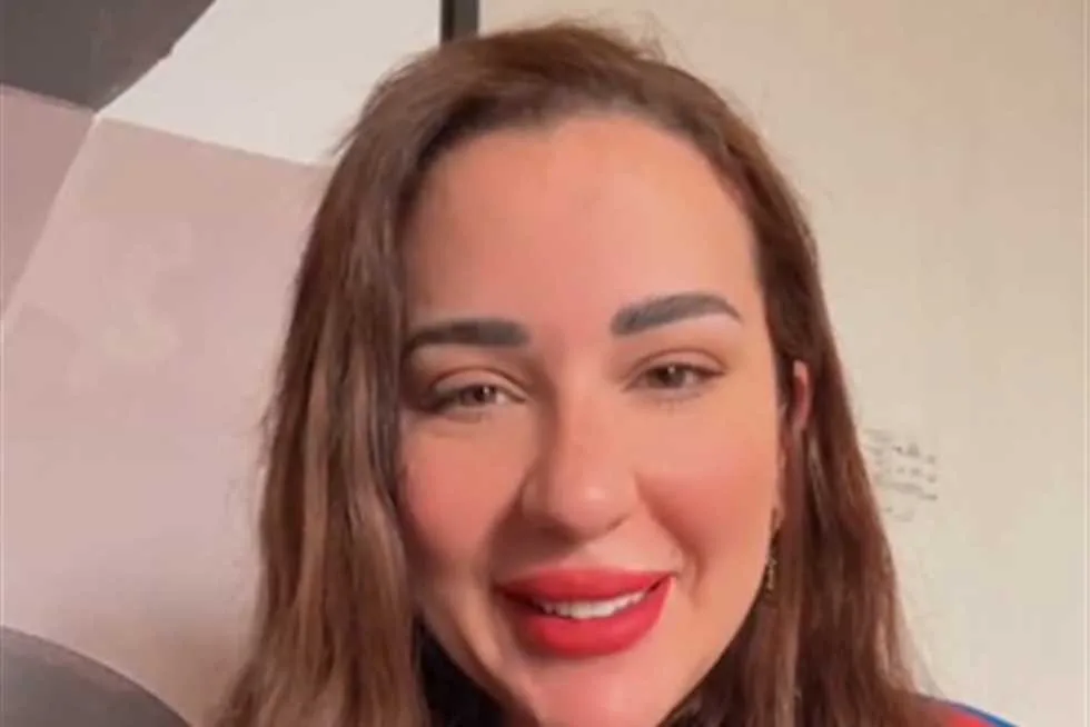 أسما شريف منير توضح سبب زيادة وزنها: «أستخدم أدوية لنوبات الهلع» أسما شريف منير توضح سبب زيادة وزنها: «أستخدم أدوية لنوبات الهلع»
