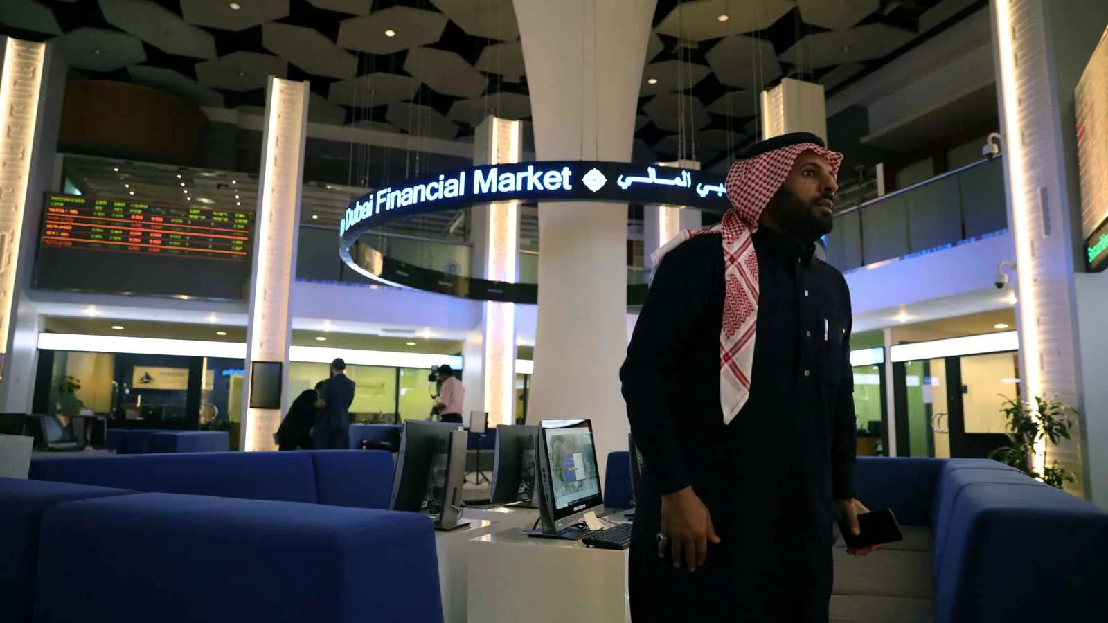 أسواق الخليج تستمر في تحقيق المكاسب رغم التوترات الإقليمية.. مؤشر «دبي» يحقق زيادة بنسبة 1% أسواق الخليج تستمر في تحقيق المكاسب رغم التوترات الإقليمية.. مؤشر «دبي» يحقق زيادة بنسبة 1%