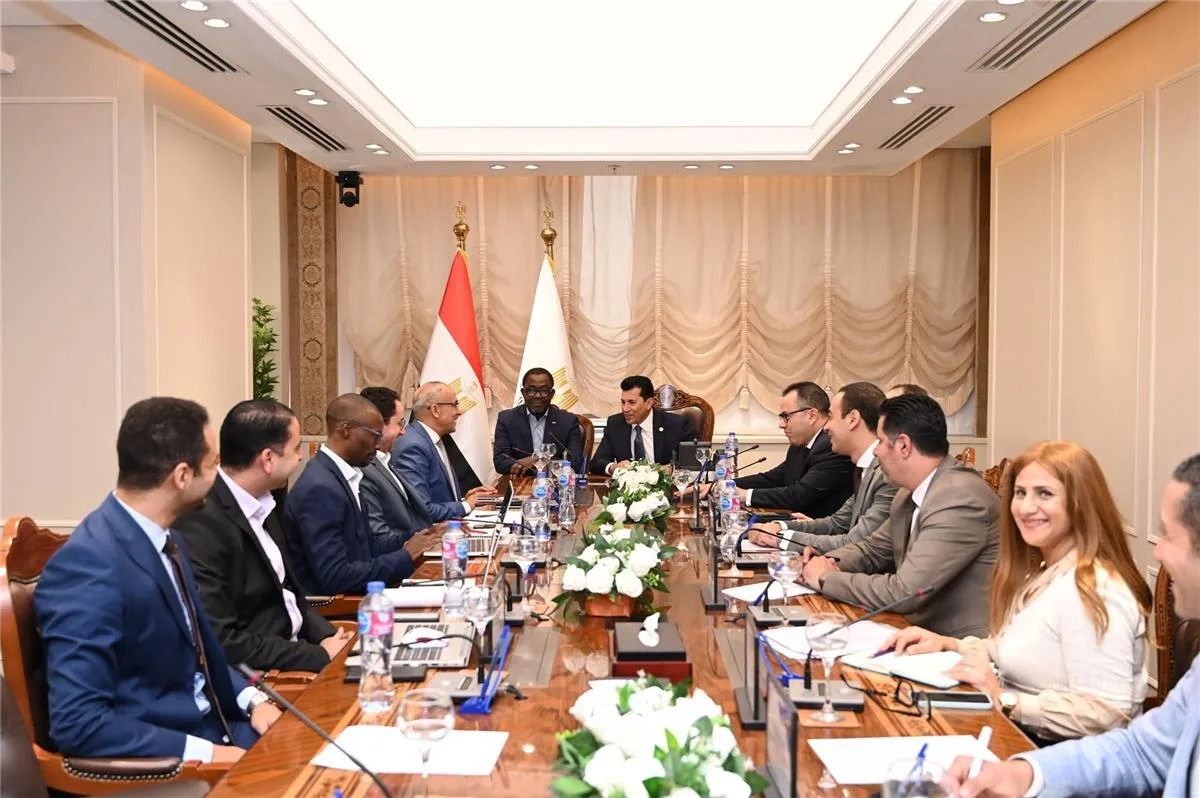 أشرف صبحي يجتمع مع الأمين العام للاتحاد الإفريقي بشأن مقر الكاف أشرف صبحي يجتمع مع الأمين العام للاتحاد الإفريقي بشأن مقر الكاف