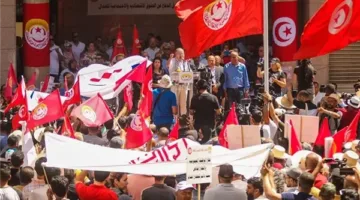 أطباء تونس يبدأون إضراباً لخمسة أيام بعد قطاع النقل