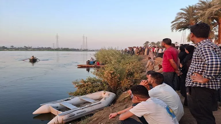 “أطفالي كانوا هنا يضحكون”.. نهر النيل يُخفي فرحة عائلة في ليلة ز”.