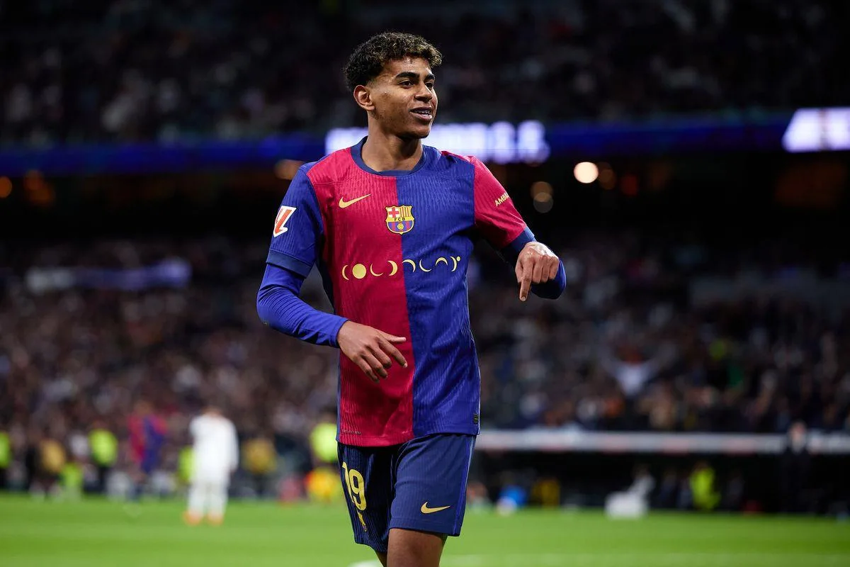 أعلى راتب في التاريخ.. معلومات عن العقد الجديد لامين يامال مع برشلونة أعلى راتب في التاريخ.. معلومات عن العقد الجديد لامين يامال مع برشلونة